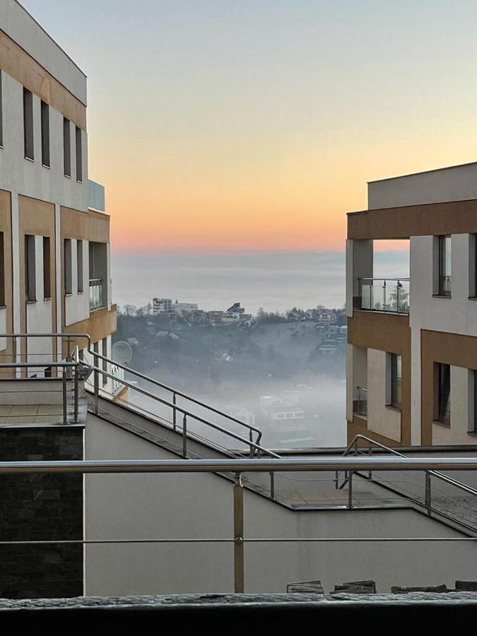 Londof Luxury Apartments - With A Panoramic View Over The City Braşov Esterno foto
