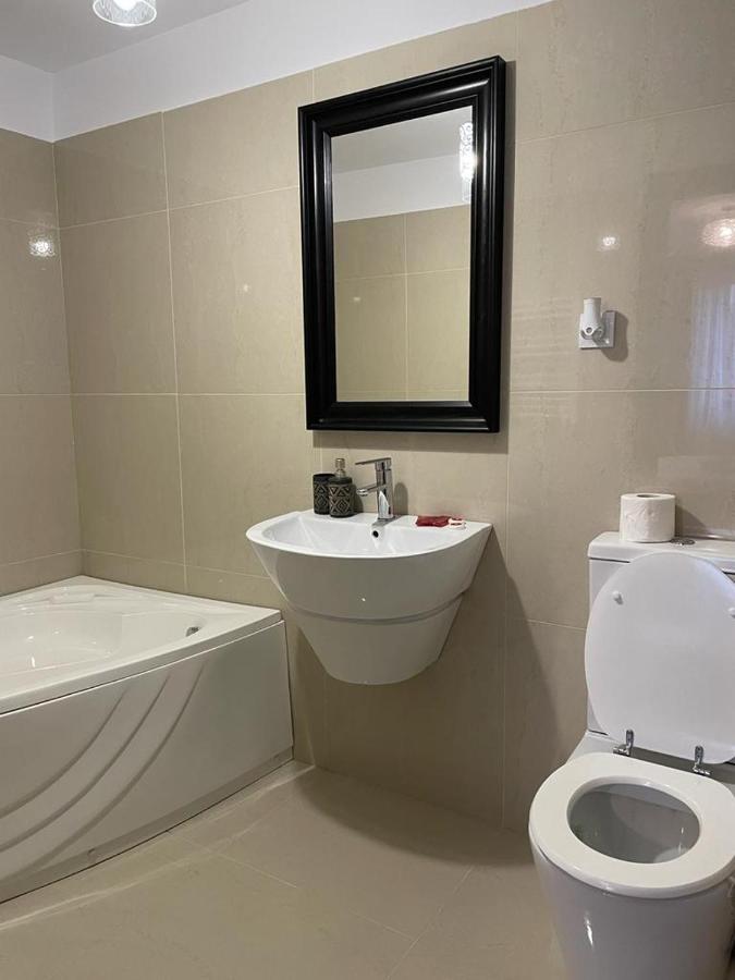Londof Luxury Apartments - With A Panoramic View Over The City Braşov Esterno foto